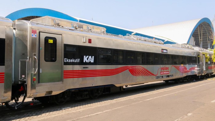 Kereta Luxury Kereta New Generation tersebut merupakan bagian dari pengadaan 612 unit kereta Stainless Steel New Generation periode 2023 s.d 2026 yang didatangkan dari PT INKA (Persero).
