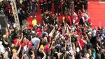 Keseruan Senam Bareng Ribuan Relawan Laju Indonesia di Karawang