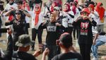 Keseruan Senam Bareng Ribuan Relawan Laju Indonesia di Karawang