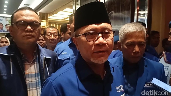 Ketum PAN Zulkifli Hasan usai konsolidasi di Palembang