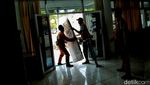 Melihat Proses Distribusi Logistik Pemilu 2024 di Jaktim