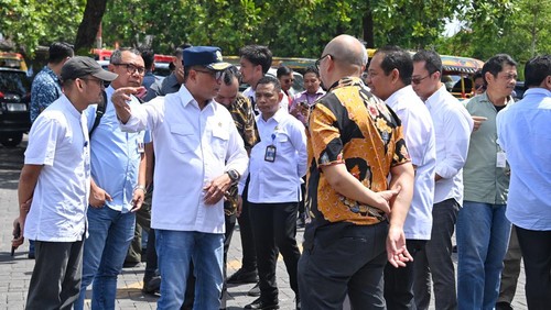 Menteri Perhubungan Budi Karya Sumadi di Sentra Parkir Kuta, Minggu (17/12/2023).