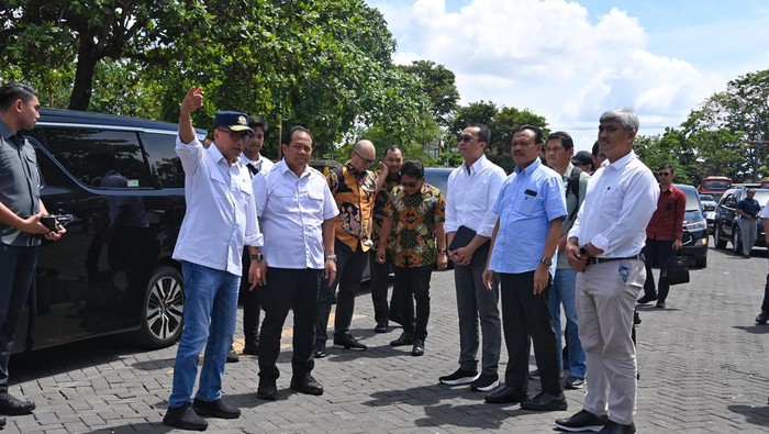 Menteri Perhubungan dalam kunjungan di Denpasar