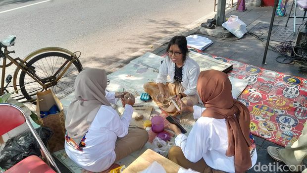 Pameran eco-hibition yang menanpilkan hasil karya mahasiswa UNS Solo, Minggu (17/12/2023). Pameran eco-hibition yang menanpilkan hasil karya mahasiswa UNS Solo, Minggu (17/12/2023).