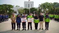 Penanggung jawab MSP Cirebon, Pdt Tomas Agus Handoko mengatakan, peduli sosial kali ini ditujukan kepada pegawai Dinas Lingkungan Hidup (DLH) dan Dinas Pemadam Kebakaran dan Penyelamatan Kota Cirebon. Yaitu pegawai yang bersinggungan langsung dengan masyarakat. Seperti tukang sapu, petugas taman atau personel Damkar.