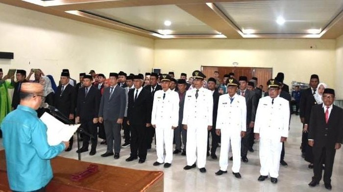Pelantikan 57 pejabat eselon III Pemkot Gorontalo dilantik.