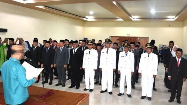 Pelantikan 57 pejabat eselon III Pemkot Gorontalo dilantik.