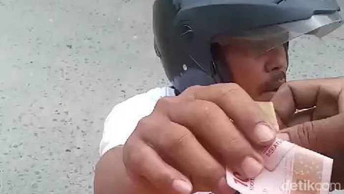 Pria diduga preman memalak sopir di timbangan, Sumsel