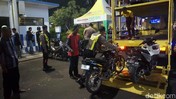 Puluhan Kendaraan Terjaring Razia Knalpot Brong di Surabaya