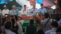 Relawan Ndaru yang dipimpin Aditya Yusma mendeklarasikan dukungan untuk pasangan capres-cawapres Prabowo-Gibran di Jakarta, Minggu (17/12/2023). Relawan Ndaru diisi pengikut tokoh agama Habib Luthfi bin Yahya.