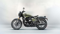 Royal Enfield Shotgun 650 mengusung gaya roadster kustom neo-retro. Motor ini memadukan tradisi dan kemajuan, juga estetika klasik dengan grafis modern. Foto: Royal Enfield
