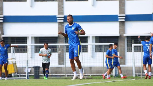 Sesi latihan PSIM Jogja di Stadion Gelora Bandung Lautan Api, Minggu (17/12/2023).
