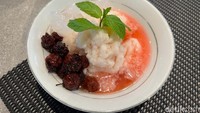 Untuk dessert, coba pesan Es Serut Sirsak Lobi-Lobi ini (Rp 48.000). Rasanya perpaduan antara manis dan asam dari lobi-lobi yang menyegarkan. Foto: Detikcom / Atiqa Rana