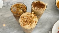 Minuman lainnya bisa pesan aneka kopi, mulai dari yang spesial yaitu Enting-Enting Latte (Rp 50.000) hingga Spanish Latte (Rp 48.000). Foto: Detikcom / Atiqa Rana