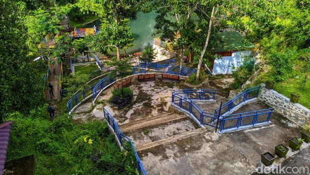 Suasana wisata alam Danau Biru Karang Sidemen Lombok Tengah, Minggu (17/12/2023). (Ahmad Viqi/detikBali)