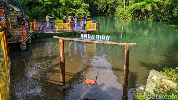 Suasana wisata alam Danau Biru Karang Sidemen Lombok Tengah, Minggu (17/12/2023). (Ahmad Viqi/detikBali)