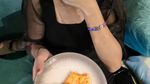 Pose Keren Susan Sameh saat Nikmati Dessert