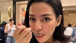 Pose Keren Susan Sameh saat Nikmati Dessert