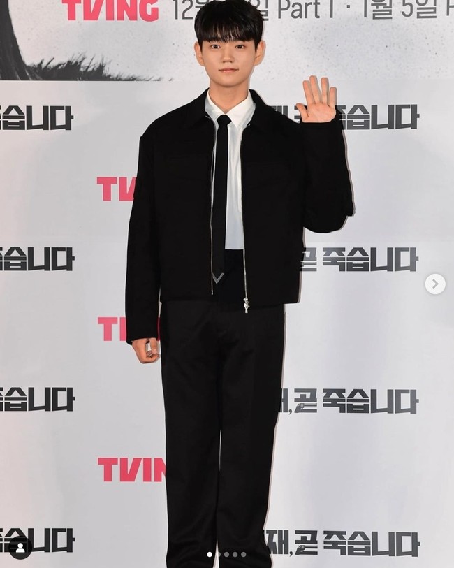 Kim Kang Hoon mencuri atensi dengan penampilannya saat menghadiri press conference drama Korea Death’s Game. Netizen Korea menyadari aktor cilik itu sudah beranjak dewasa. Tinggi badannya pun sudah mencapai lebih dari 170 cm. Foto: dok. Instagram @kanghoon.juwon