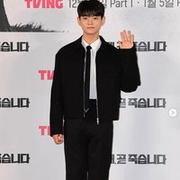 Kim Kang Hoon mencuri atensi dengan penampilannya saat menghadiri press conference drama Korea Death’s Game. Netizen Korea menyadari aktor cilik itu sudah beranjak dewasa. Tinggi badannya pun sudah mencapai lebih dari 170 cm. Foto: dok. Instagram @kanghoon.juwon