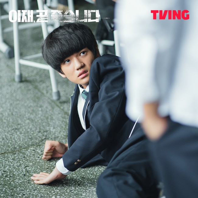 Tahun ini, Kim Kang Hoon menjadi salah satu pemain drama Korea Death’s Game yang muncul dalam episode kedua. Kehidupannya sebagai korban perundungan di sekolah ‘dijalankan’ Seo In Guk. Foto: dok. Instagram @kanghoon.juwon