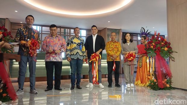 Menuju akhir tahun 2023, Artotel Group kembali menambah properti hotelnya, kali ini berada di kawasan Serpong - Tangerang, yaitu VIVERE Hotel, ARTOTEL Curated.