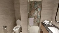 Di dalam kamar, tamu nantinya bisa mendapatkan kode barcode dari furnitur yang ada di kamar. Barcode itu nantinya akan bisa dipakai tamu untuk membeli furnitur yang mereka inginkan (Foto: Dadan Kuswaraharja/detikcom)