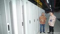 PT DCI Indonesia Tbk (DCI) bersinergi dengan Salim Group. Mereka meresmikan fasilitas pusat data tepi atau edge data center E1 di Ariobimo Sentral, Jakarta Selatan.
