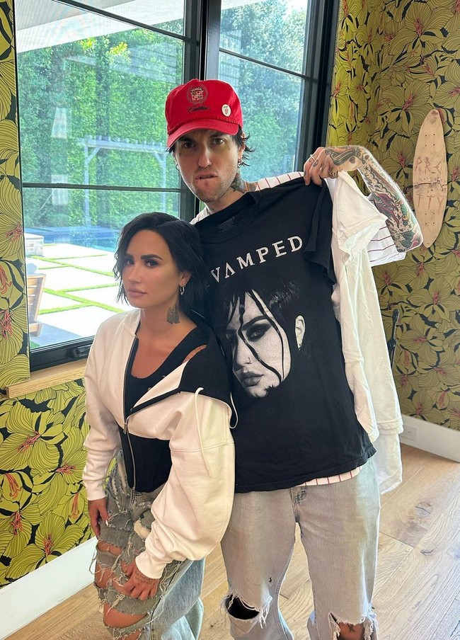 Jutes merupakan musisi sekaligus penulis lagu. Dia pertama kali bertemu Demi pada Januari 2022, ketika mendapat proyek untuk lagu menulis lagu milik Demi yang berjudul ’Substance’. Foto: Instagram/@ddlovato @jutesmusic