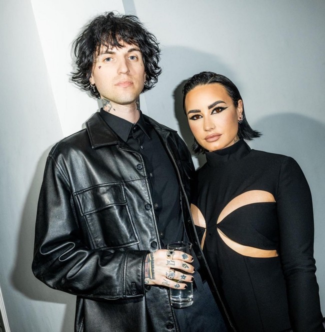 Demi Lovato dan Jutes telah menjalin hubungan asmara sejak Agustus 2022. Keduanya kerap memamerkan kemesraan di media sosial. Foto: Instagram/@ddlovato @jutesmusic