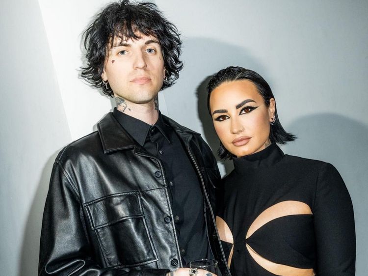 8 Potret Romantis Demi Lovato dan Jutes yang Baru Tunangan