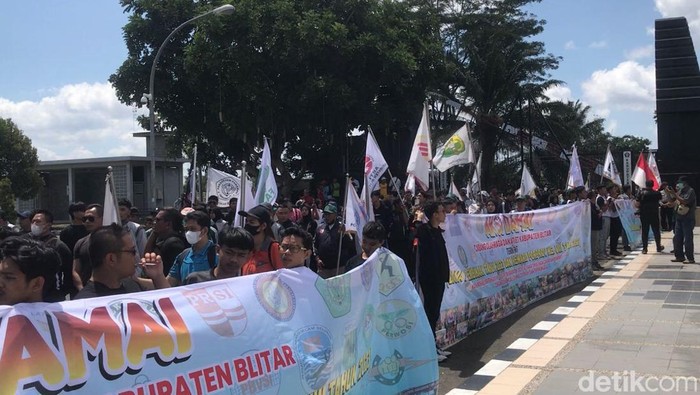 Demo atlet KONI Blitar