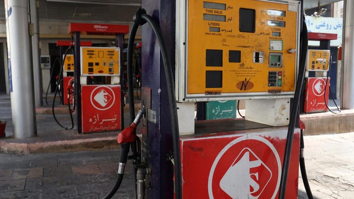 A general view of a gas station during gas station disruption in Tehran, Iran, December 18, 2023. Majid Asgaripour/WANA (West Asia News Agency) via REUTERS ATTENTION EDITORS - THIS IMAGE HAS BEEN SUPPLIED BY A THIRD PARTY. ATTENTION EDITORS - THIS PICTURE WAS PROVIDED BY A THIRD PARTY