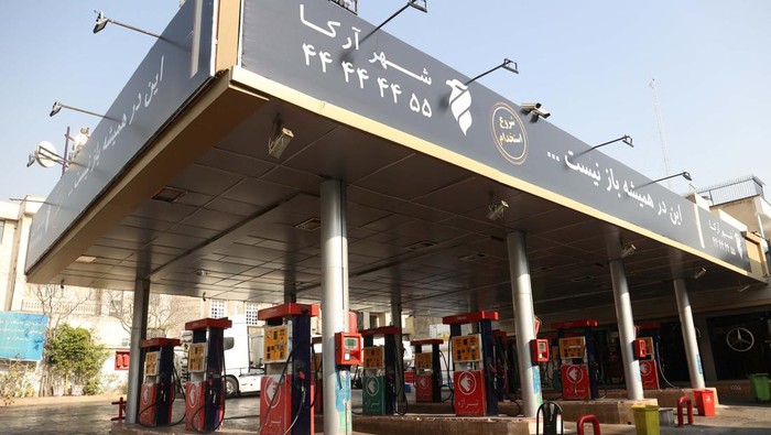 Diretas, Jaringan SPBU Iran Terganggu A general view of a gas station during gas station disruption in Tehran, Iran, December 18, 2023. Majid Asgaripour/WANA (West Asia News Agency) via REUTERS ATTENTION EDITORS - THIS IMAGE HAS BEEN SUPPLIED BY A THIRD PARTY. ATTENTION EDITORS - THIS PICTURE WAS PROVIDED BY A THIRD PARTY