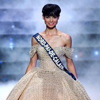 Dilaporkan Daily Mail, Eve berada di posisi ketiga dalam popularitas tapi para juri lah yang memberikannya nilai tinggi. Karena itu, banyak orang yang menilai bahwa mereka sengaja memilihnya karena penampilannya. Foto: ARNAUD FINISTRE / AFP