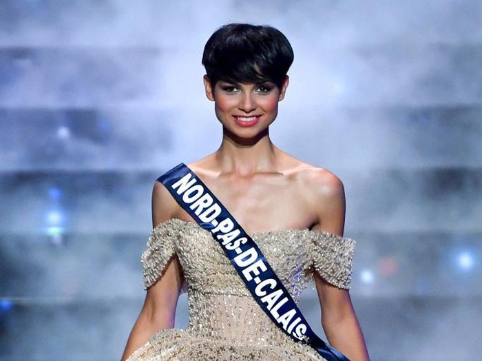 Newly elected Miss France 2024, Miss Nord-Pas-de-Calais Eve Gilles (L), reacts on stage after winning the title during the Miss France 2024 beauty pageant in Dijon, central-eastern France, on December 16, 2023. (Photo by ARNAUD FINISTRE / AFP)