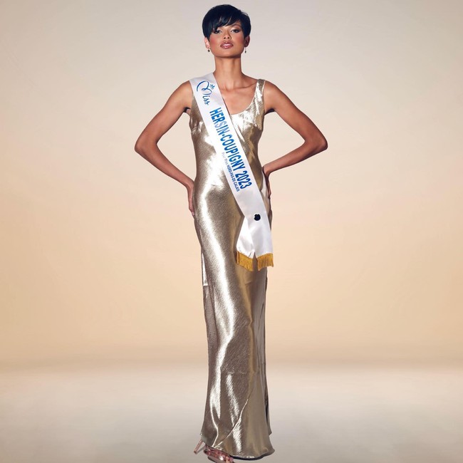 Eve Gilles memukau para juri dengan pesona juga kepindarannya. Ia adalah mahasiswi Universitas Lille yang belajar di jurusan Matematika dan Sain Komputer. Eve bercita-cita menjadi ahli statistik. Foto: Instagram