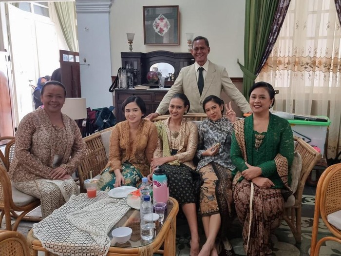 Dani Mukti pemeran Bu Tira di Gadis Kretek
