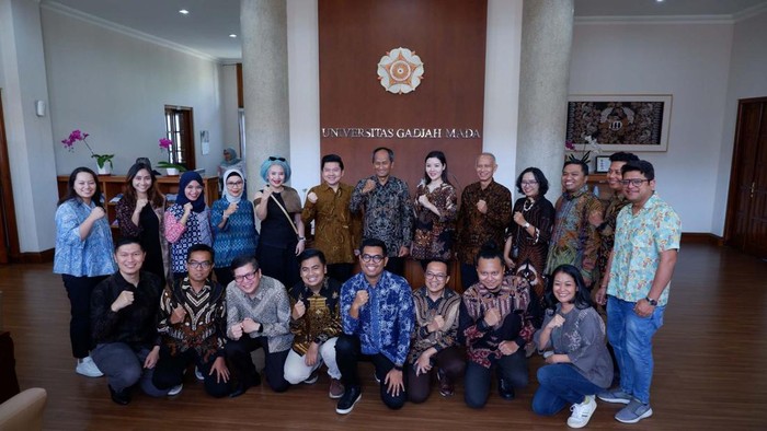 GoTo dan TikTok bersinergi dengan Universitas Gadjah Mada. Mereka akan membuka pusat pengembangan talenta digital Indonesia.