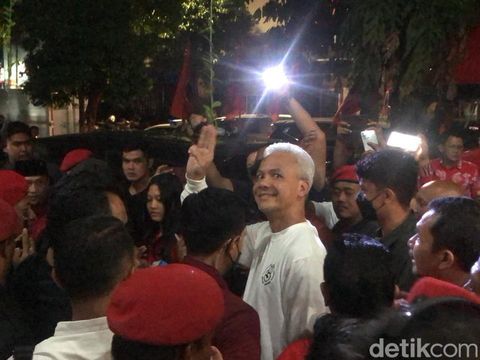 Ganjar Pranowo seusai acara konsolidasi dengan para caleg dari partai pengusungnya di kantor DPD PDIP DIY, Senin (18/12/2023) malam.