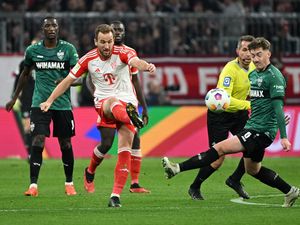 Bayern Vs Stuttgart: Brace Harry Kane Bawa Die Roten Menang 3-0