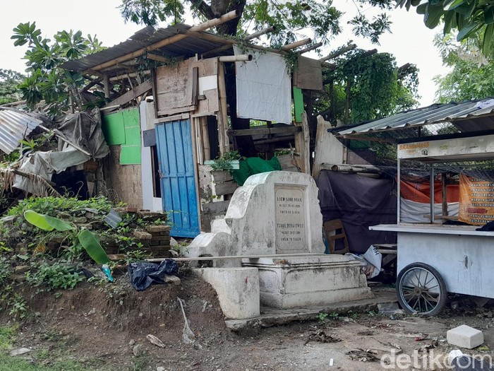 Hunian warga di kawasan Permakaman Tionghoa, Bong Mojo, Kecamatan Jebres, Rabu (13/12/2023).