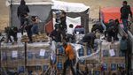 Imbas Kelaparan, Warga Gaza Menjarah Truk Bantuan di Rafah