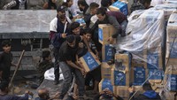Krisis kemanusiaan di Gaza terus memburuk setelah lebih dari dua bulan pemboman Israel dan pengungsian paksa ke wilayah selatan Gaza.