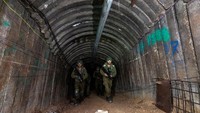 Salah satu lokasi yang diserang Hamas pada saat itu adalah perlintasan perbatasan Erez, yang menghubungkan Jalur Gaza dan Israel. Dalam jarak 100 meter di sebelah selatan pos pemeriksaan, militer Israel menunjukkan kepada wartawan titik keluar dari apa yang disebutnya sebagai proyek andalan Hamas, yang tersembunyi di dalam bukit pasir. Terowongan itu membentang secara diagonal hingga kedalaman 50 meter, kemudian diperluas hingga tinggi dan lebar terowongan mencapai 3 meter, dengan jaringan listrik ada di dalamnya.