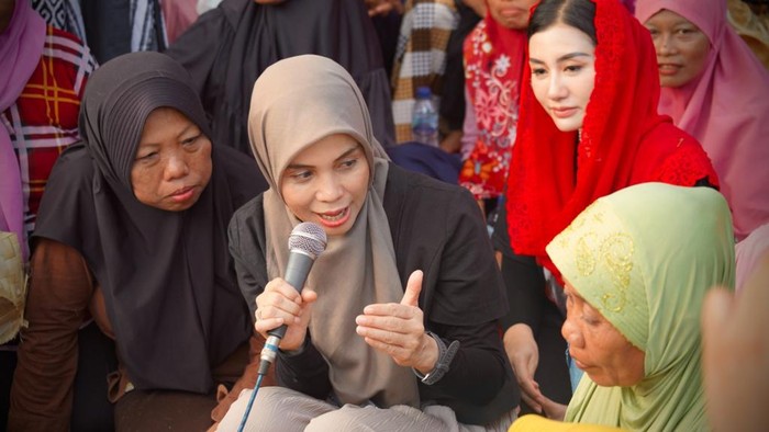 Istri Ganjar Pranowo, Siti Atikoh di Desa Winong, Trenggalek (dok. PDIP)