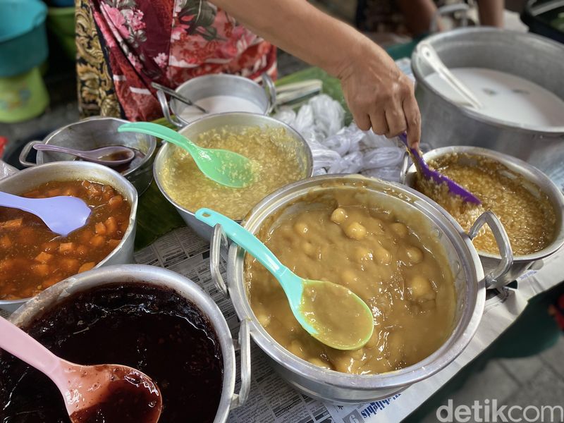 Jajanan ndeso di Pasar Gang Baru Semarang