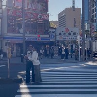 Sebagai sepasang kekasih keduanya pun tampak memamerkan kemesraan mereka selama berlibur di Jepang. Kemesraan tersebut pun sukses bikin netizen jadi ikut baper. Foto: Instagram/@jefrinichol
