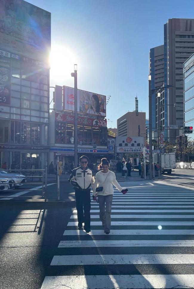 Jefri Nichol sendiri diketahui baru go publik perihal hubungannya dengan Maria Theodore setelah 3 tahun bersama. Hubungan keduanya baru terungkap melalui Vindes Podcast. Dalam podcast tersebut Jefri mengaku sudah berpacaran dengan Maria selama 3 tahun. Foto: Instagram/@jefrinichol