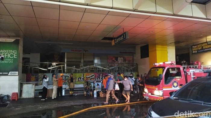 Kebakaran Di Blok M Square Padam Damkar Pastikan Tidak Ada Korban